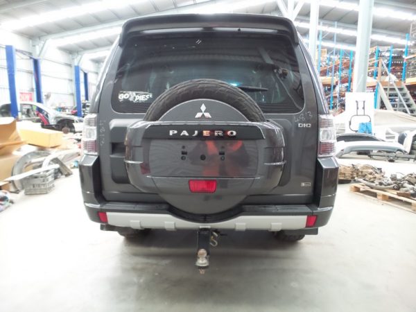 mitsubishi pajero spare wheel lift kit